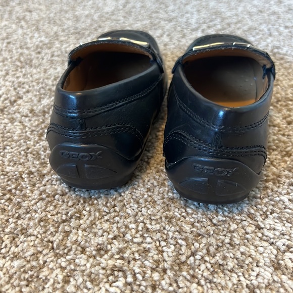 Boy’s classic-looking loafer with a comfortable breathable design - Picture 5 of 8